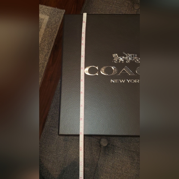 COACH Box. - Picture 2 of 4